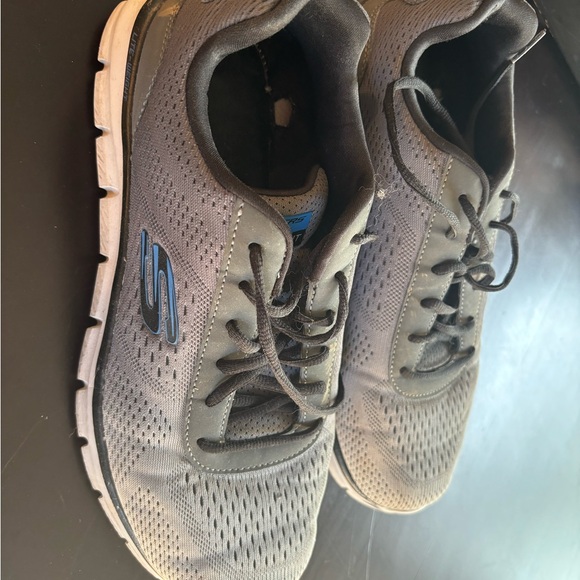Men’s Skechers walking sneakers. I’m very good condition - Picture 2 of 4